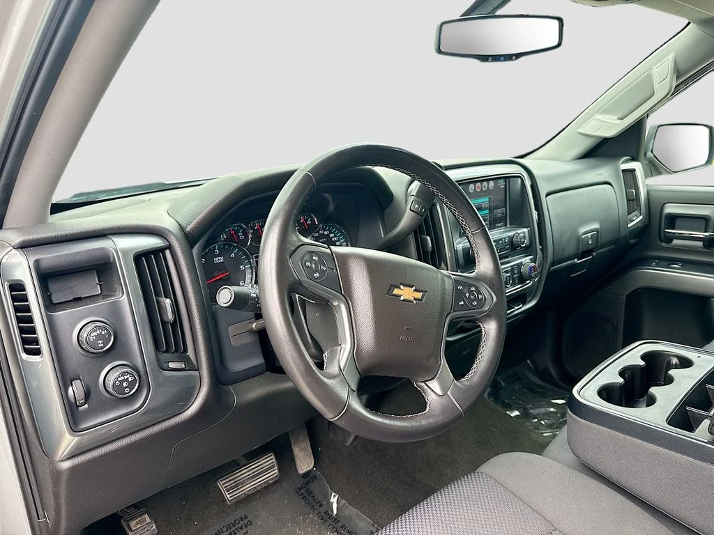 Used 2017 Silver Chevrolet LT image 9