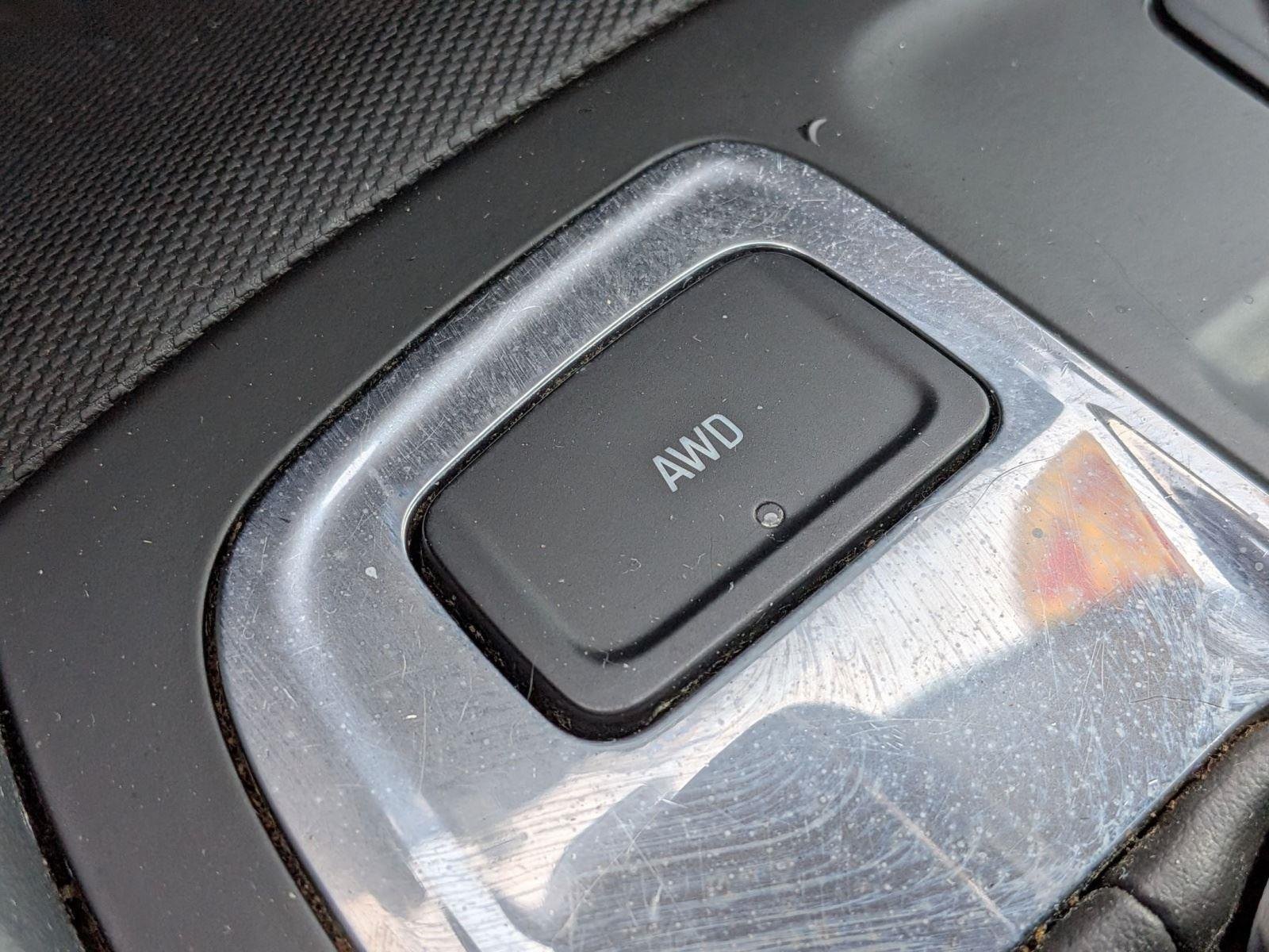 Used 2022 Summit White Chevrolet LT image 18