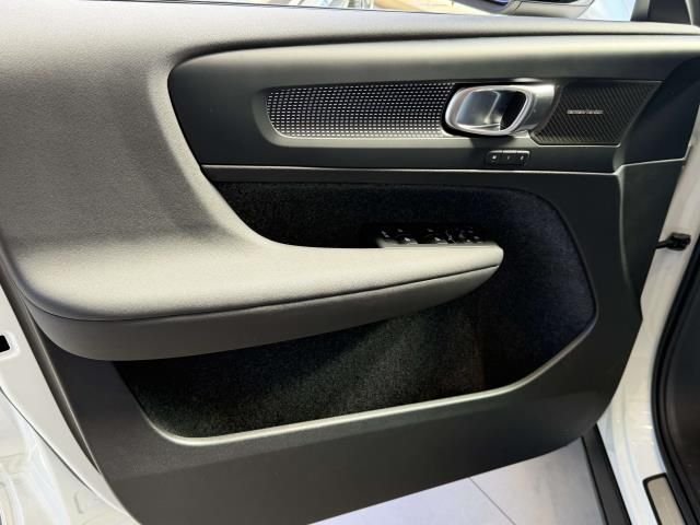 2026 Volvo XC40 Ultra Black Edition - Photo 12