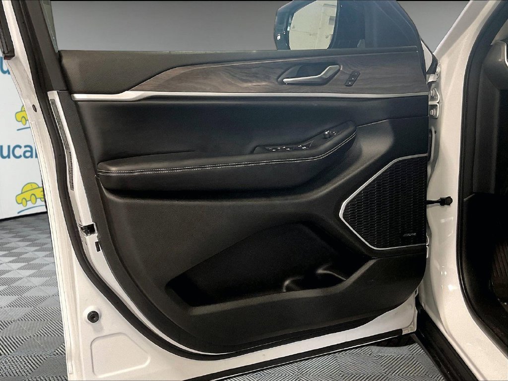 Used 2022 White Jeep Limited image 9