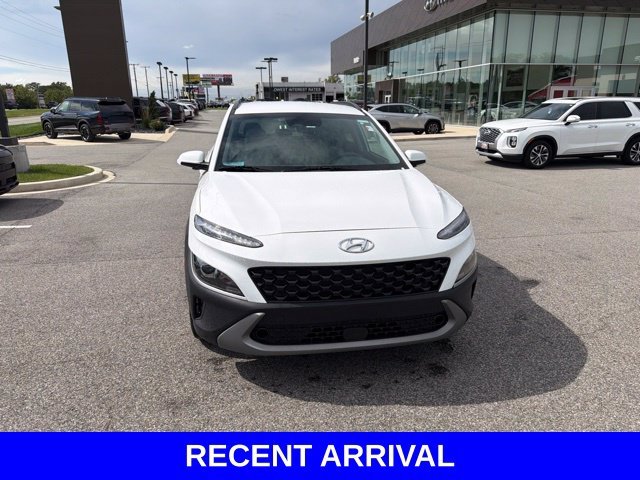 Used 2023 White Hyundai SEL image 4