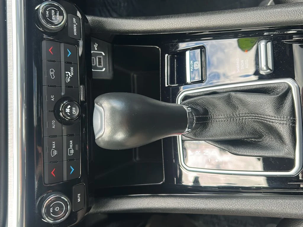 Certified Used 2023 White Jeep Limited image 25