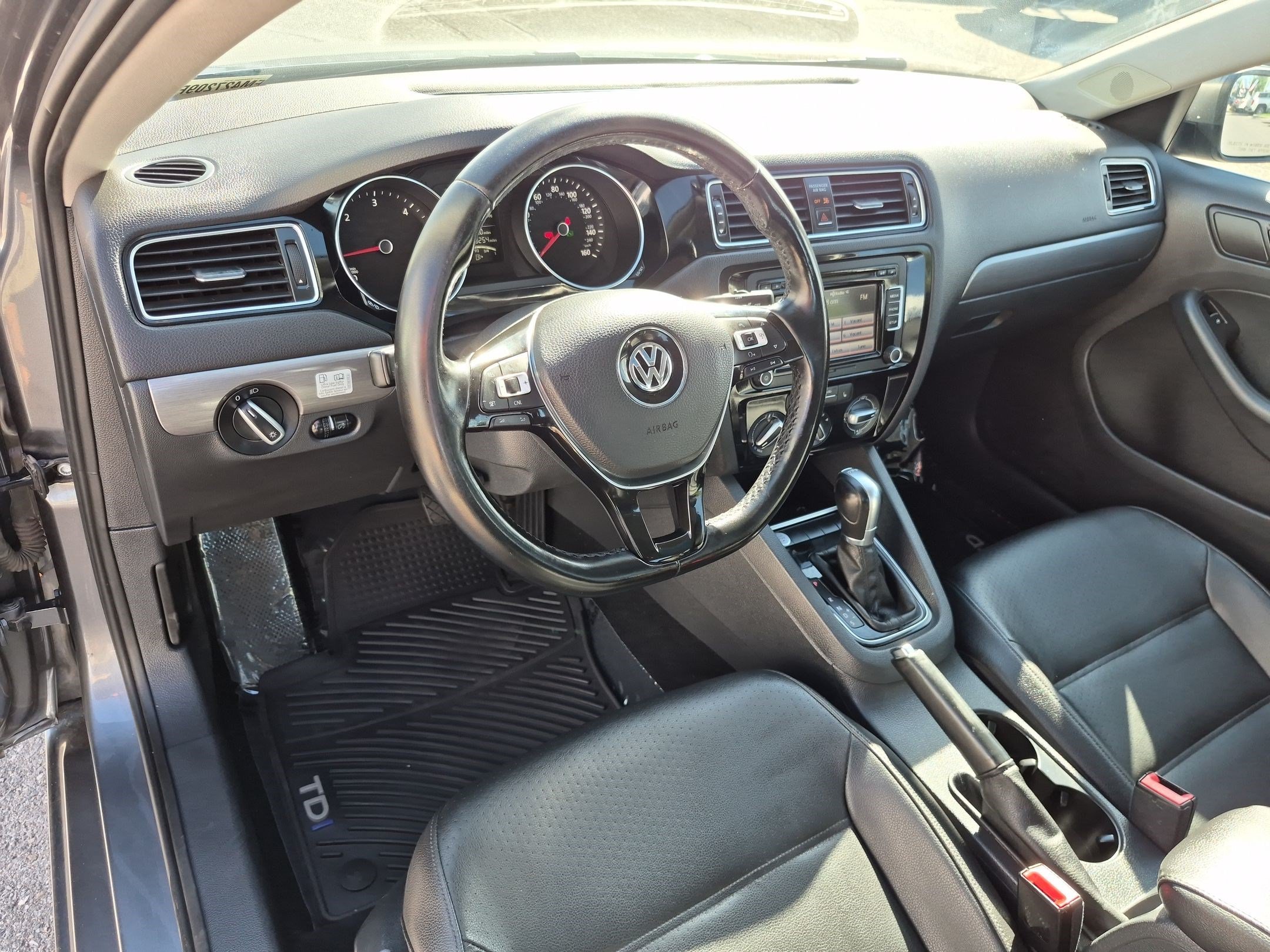 Used 2015 Platinum Gray Metallic Volkswagen 2.0L TDI SE w/Connectivity image 13