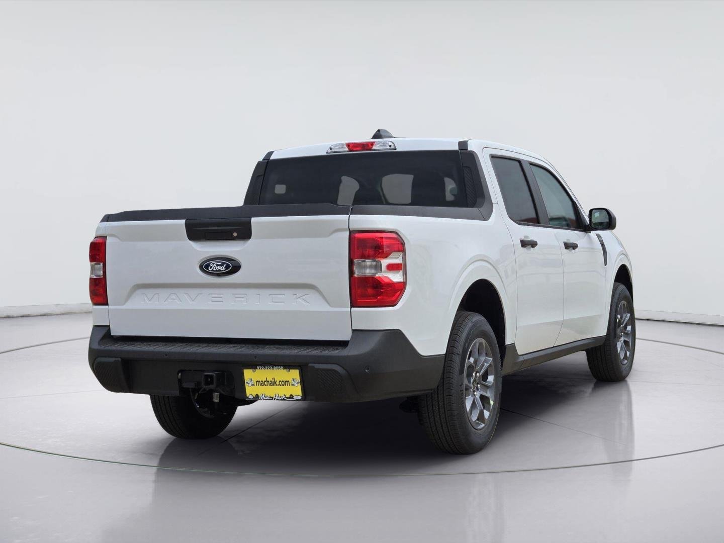 New 2026 Oxford White Ford XLT image 4