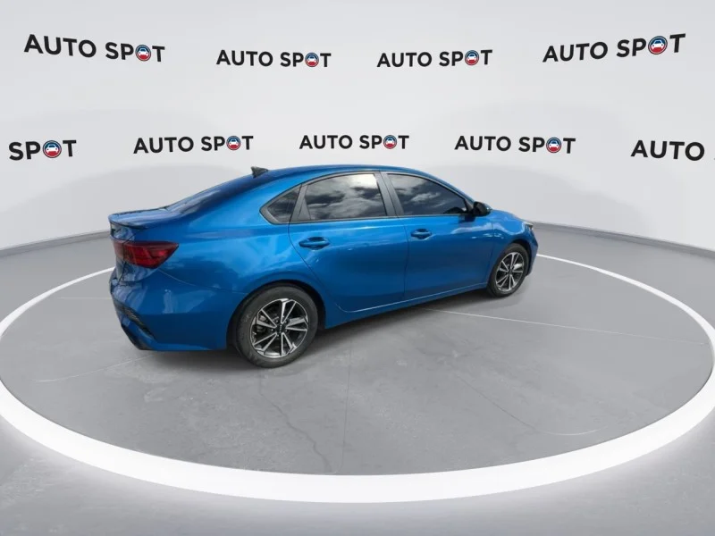 Used 2022 BLUE Kia FE image 3