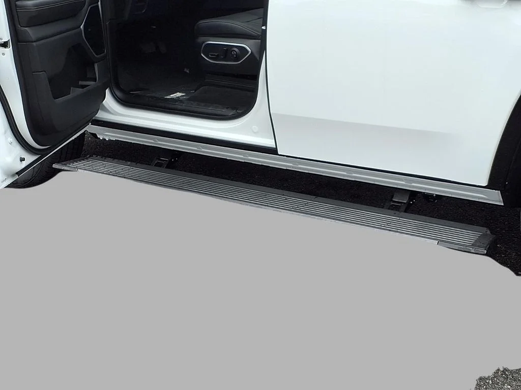 New 2026 Bright White Clear-Coat Exterior Paint Jeep Limited Altitude image 21