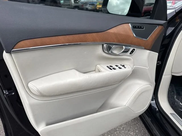 Used 2018 Onyx Black Metallic Volvo Inscription image 19