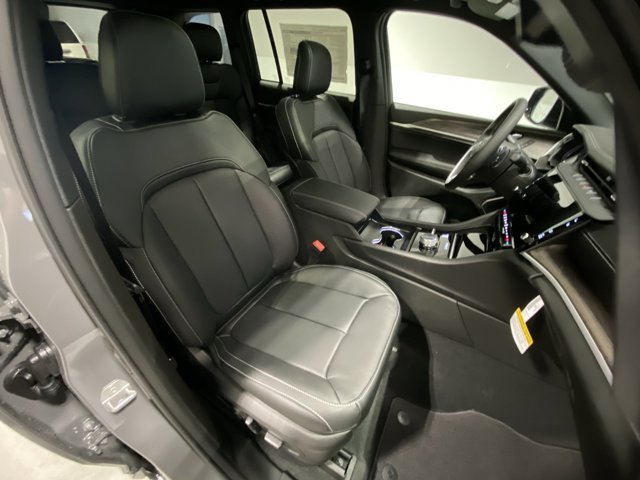 New 2027 Sting-Gray Clear-Coat Paint Jeep Limited Reserve image 27