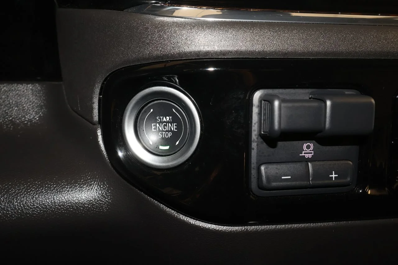 Used 2024 Titanium Rush Metallic GMC Elevation image 17