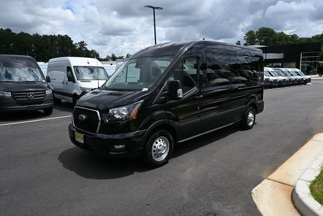 2025 Ford Transit Passenger Wagon XLT