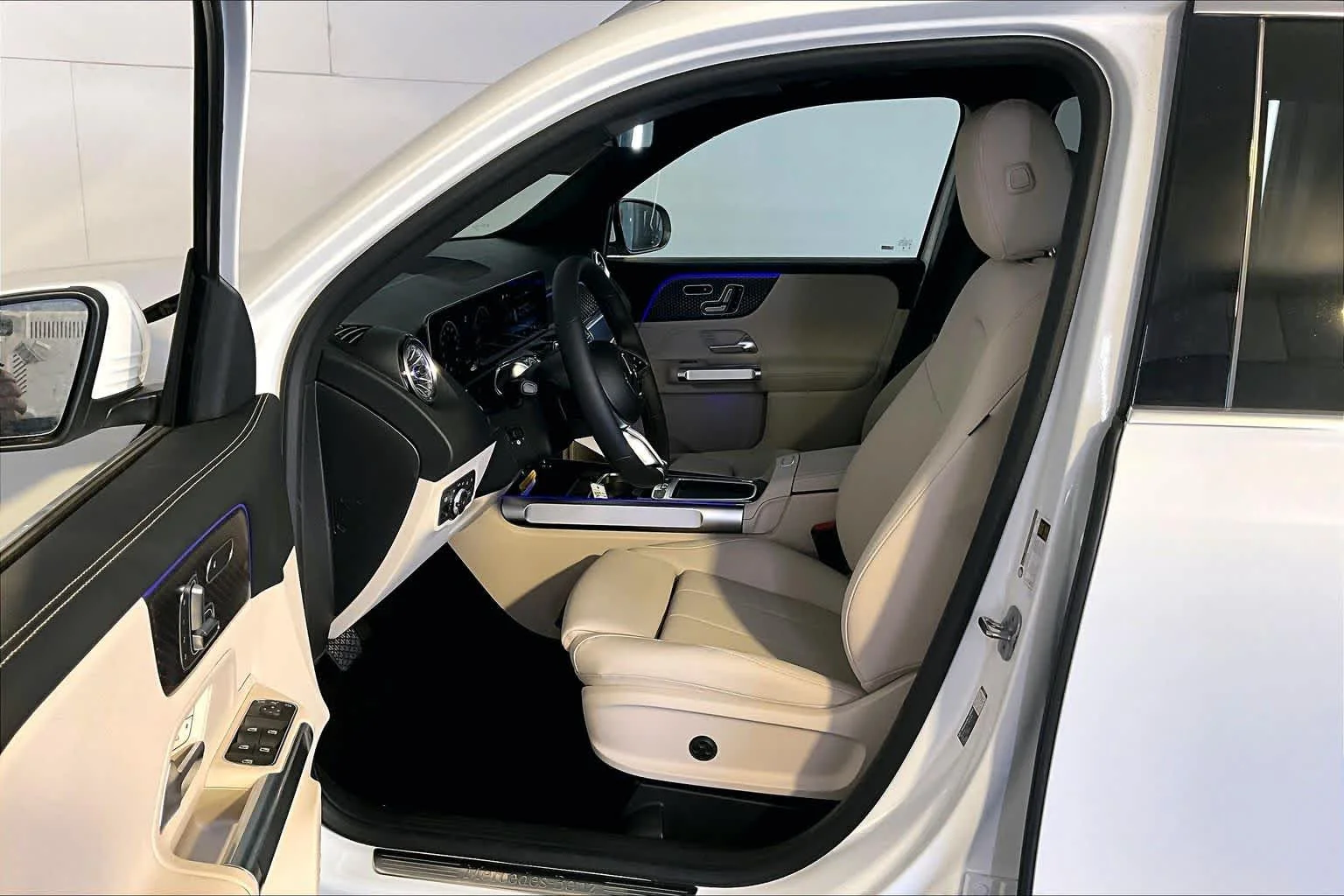 New 2026 Polar White Mercedes-Benz GLB 250 image 13