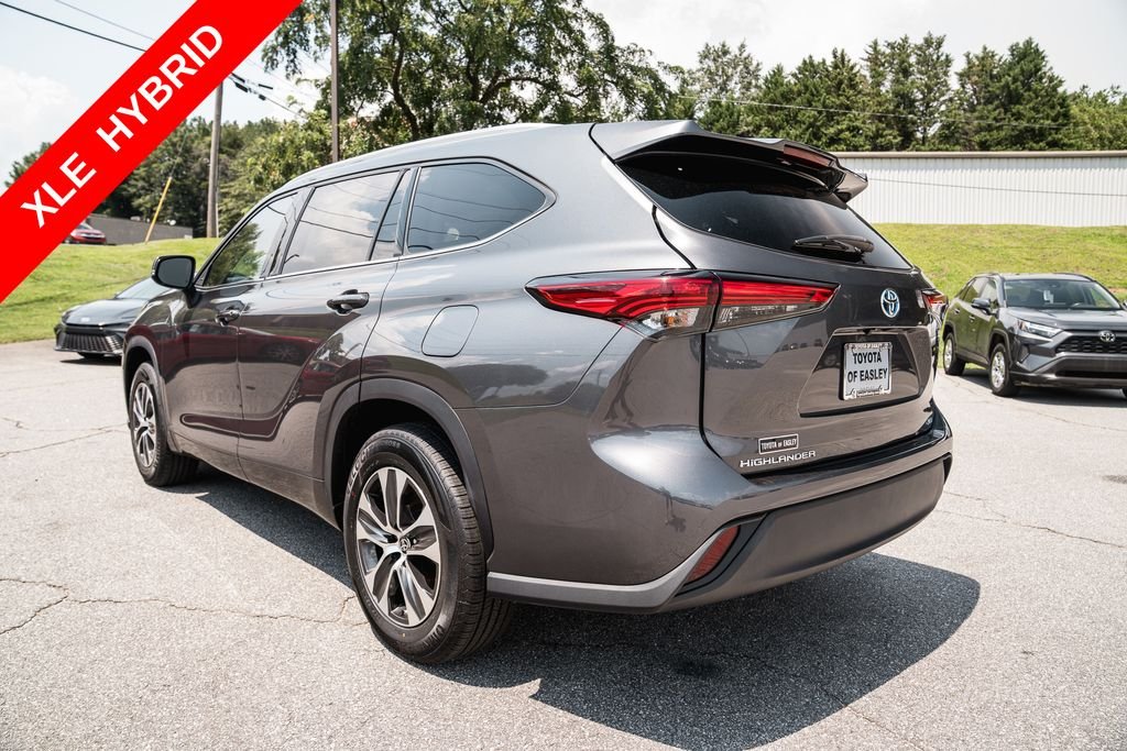 Used 2022 Magnetic Gray Metallic Toyota XLE image 5