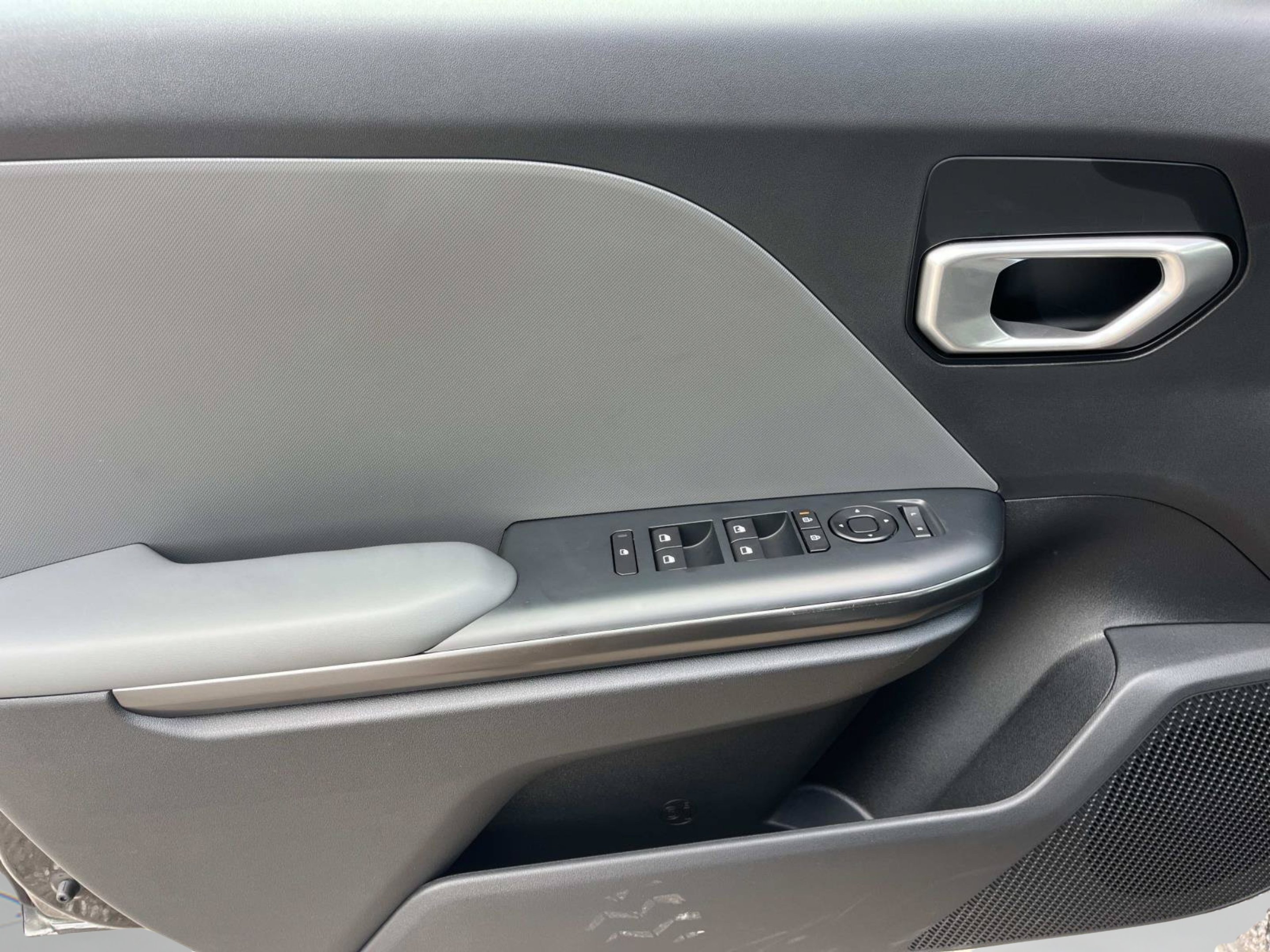New 2026 Interstellar Gray Kia LXS image 18