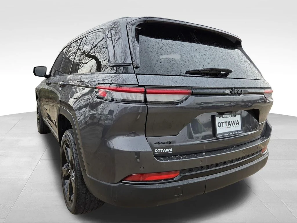 Used 2023 Gray Jeep Altitude X image 41