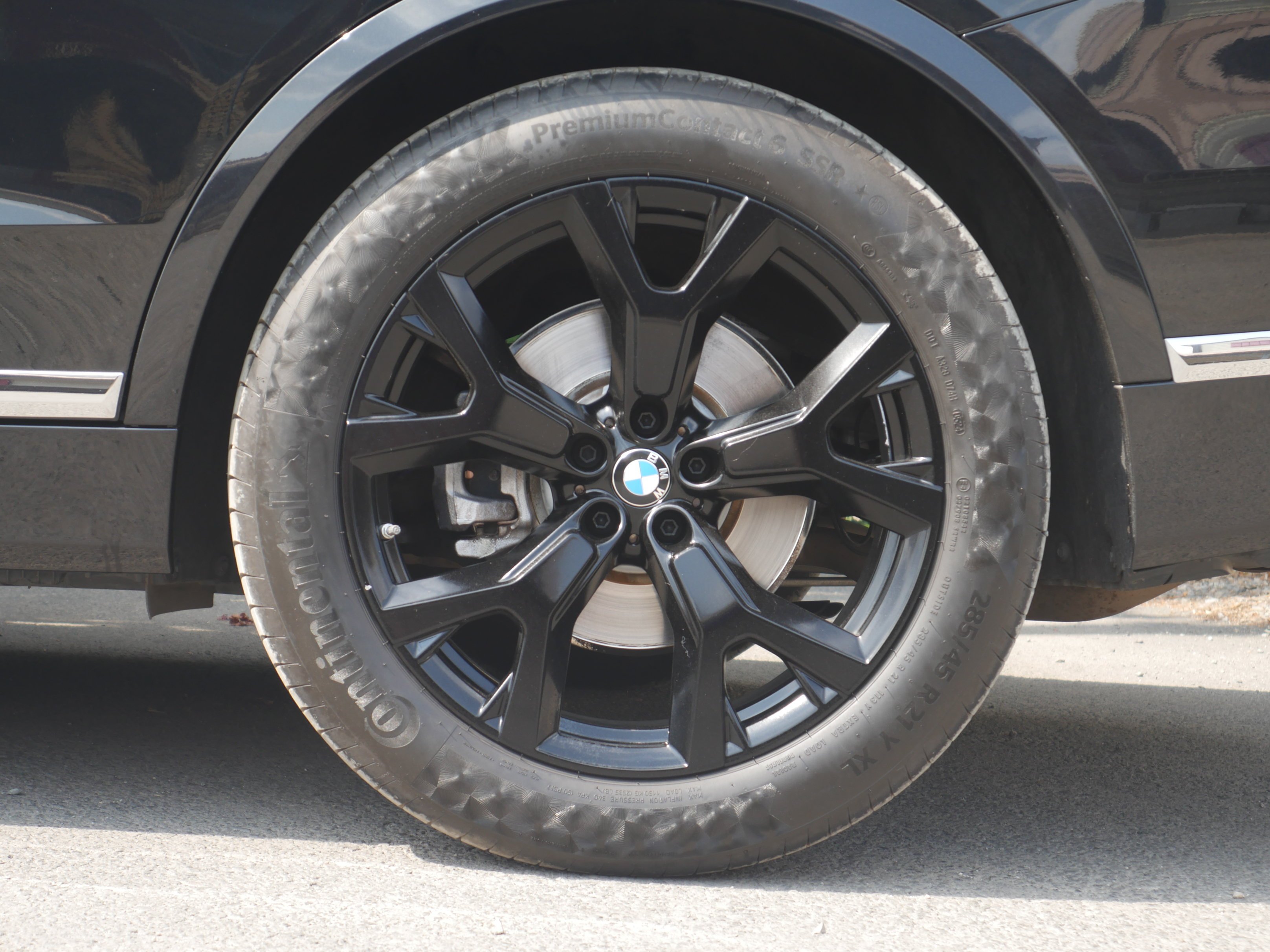 Used 2023 Carbon Black Metallic BMW xDrive40i image 19