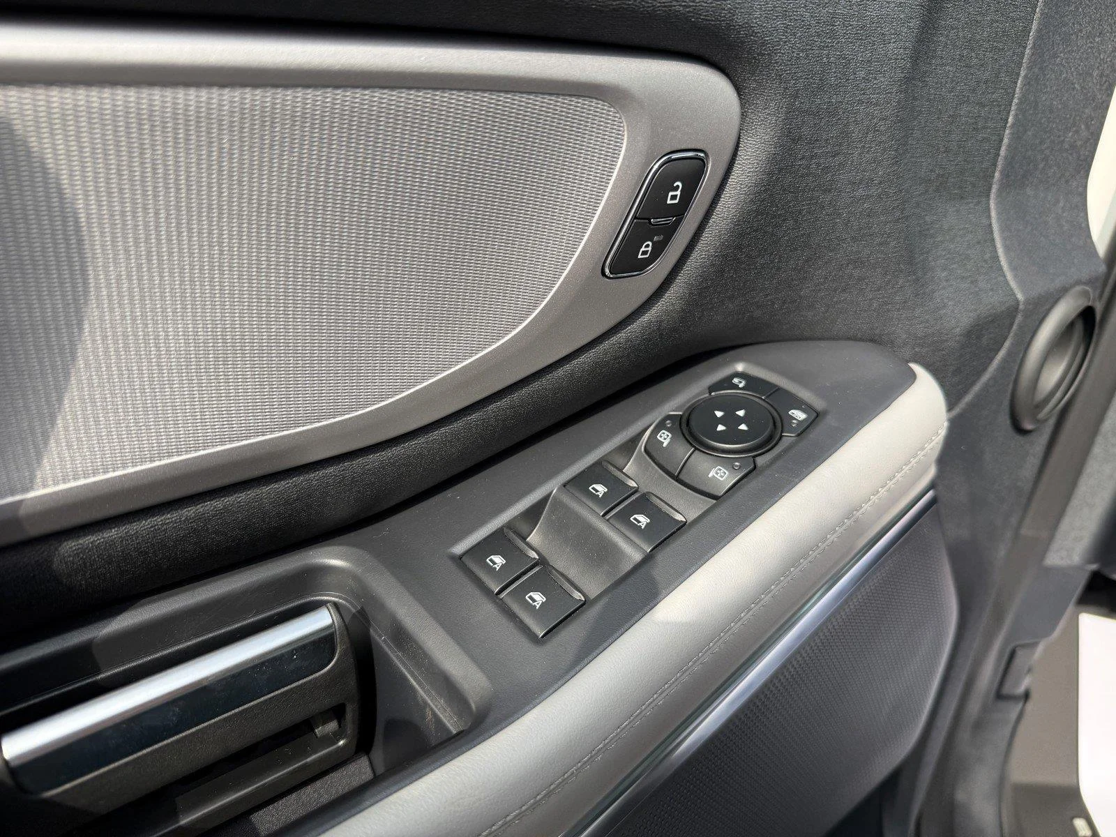 New 2027 Star White Metallic Tri-Coat Ford MAX Active image 12