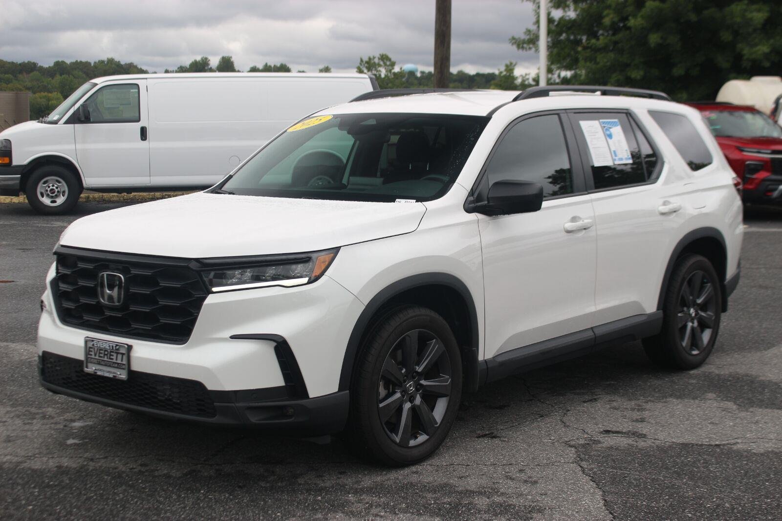 Used 2025 White Honda Sport image 3