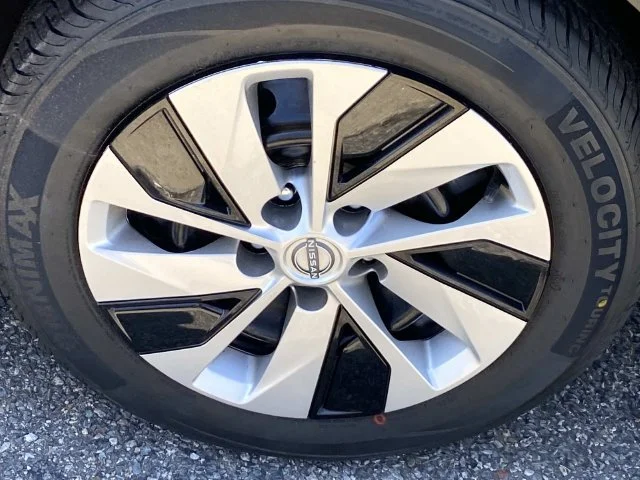 Used 2024 Black Nissan 2.5 S image 23