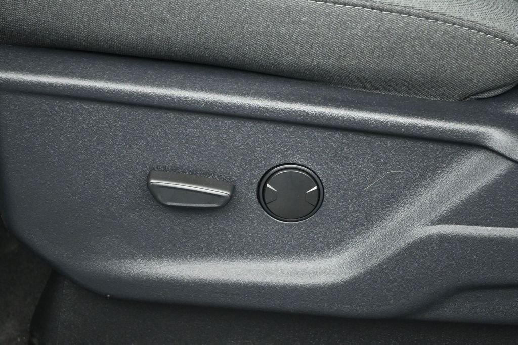 New 2026 Oxford White Ford XLT image 9