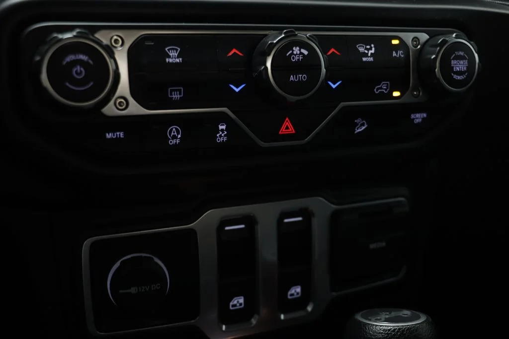 Used 2019 Bikini Pearlcoat Jeep Sport S image 11