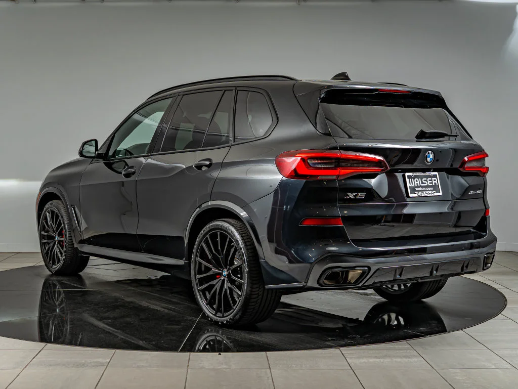 Used 2023 Black Sapphire Metallic BMW xDrive40i image 7