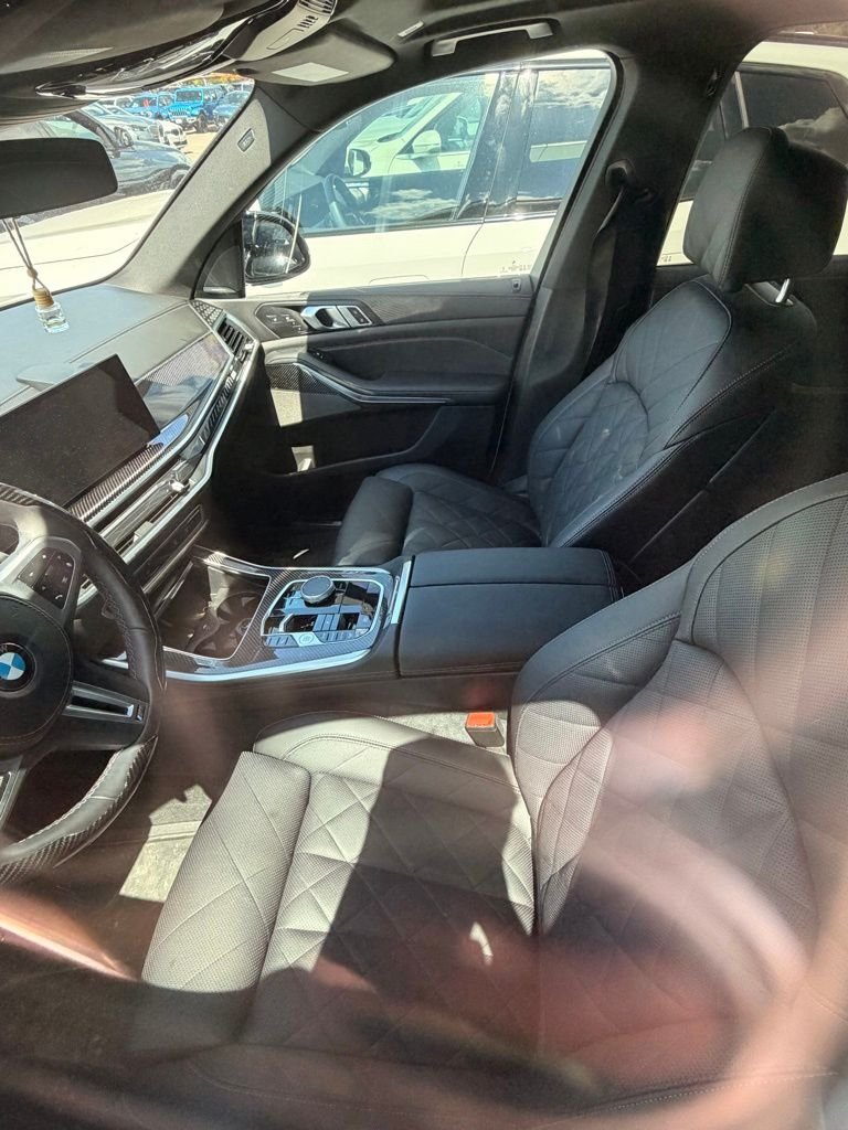 Certified Used 2025 Alpine White BMW M60i image 5