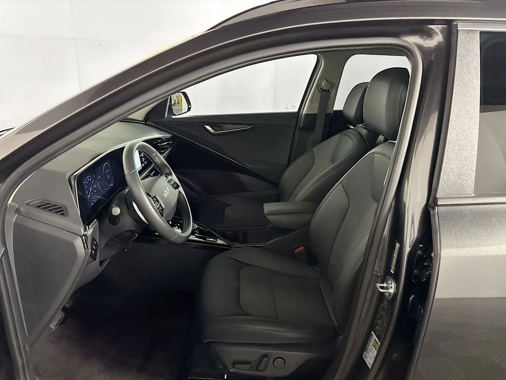 Used 2024 Gray Kia Wind image 11