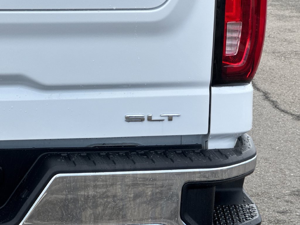 Used 2025 Summit White GMC SLT image 31