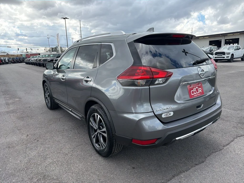 Used 2018 Gray Nissan SL image 4