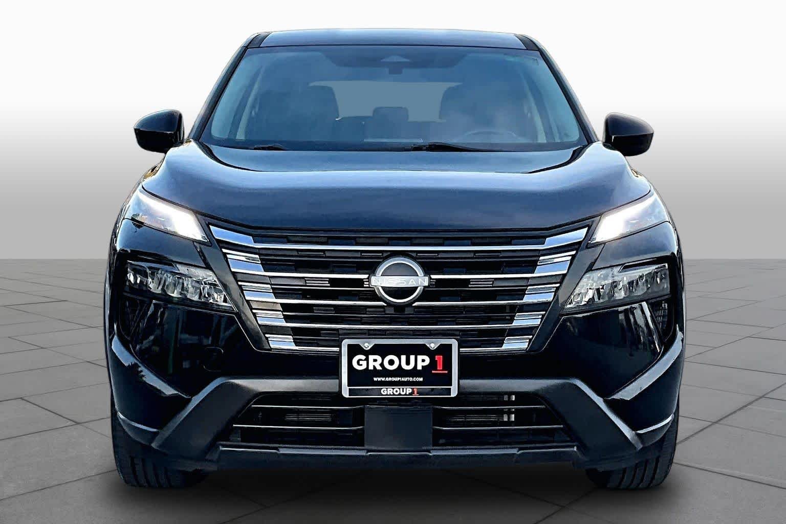 Used 2024 Super Black Nissan SV image 4