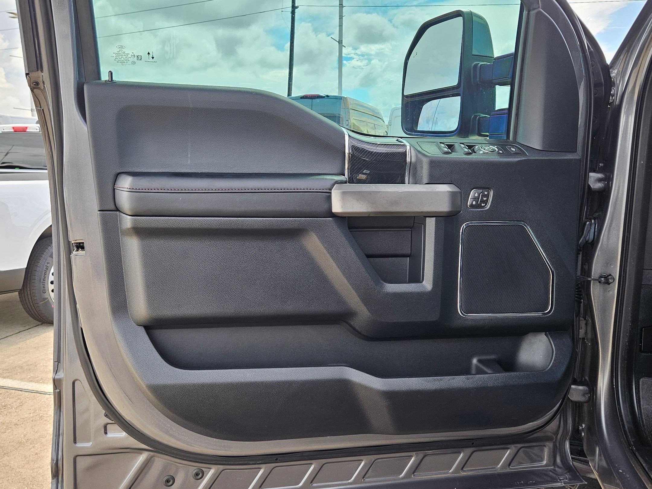 Used 2021 Carbonized Gray Metallic Ford Platinum image 11