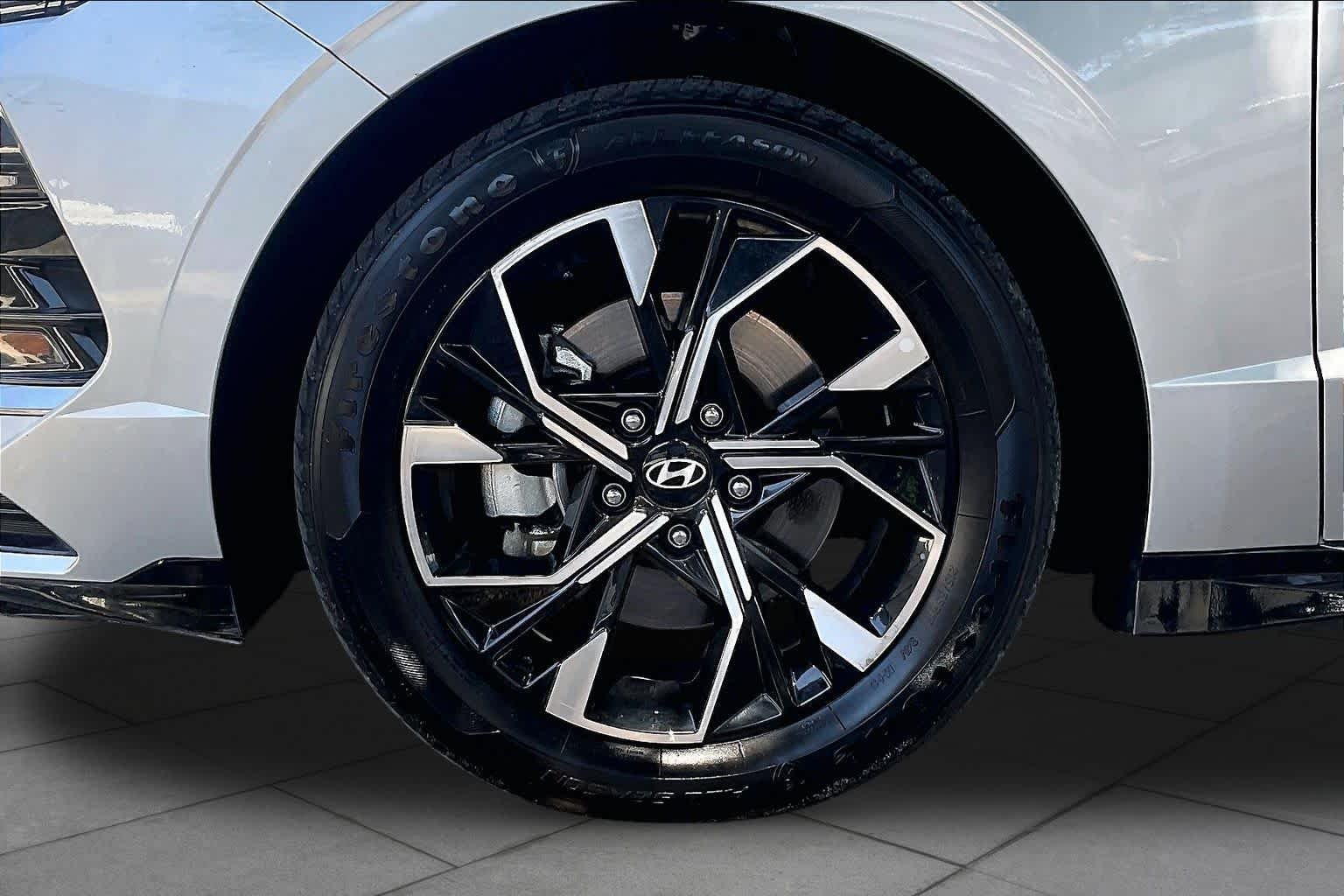 2025 Hyundai Sonata SEL - Photo 11