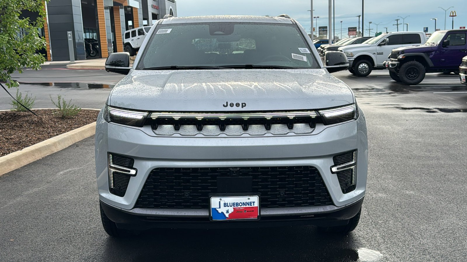 New 2026 Silver-Zynith Exterior Paint Jeep BASE image 2