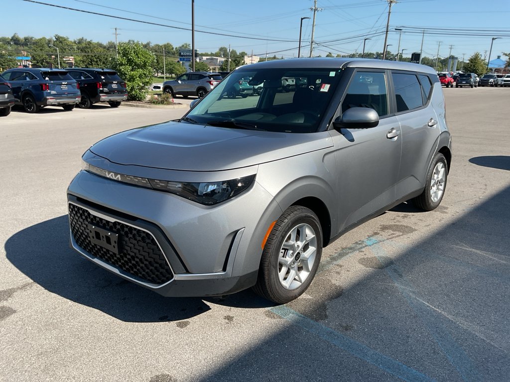 2023 Kia Soul LX photo 2