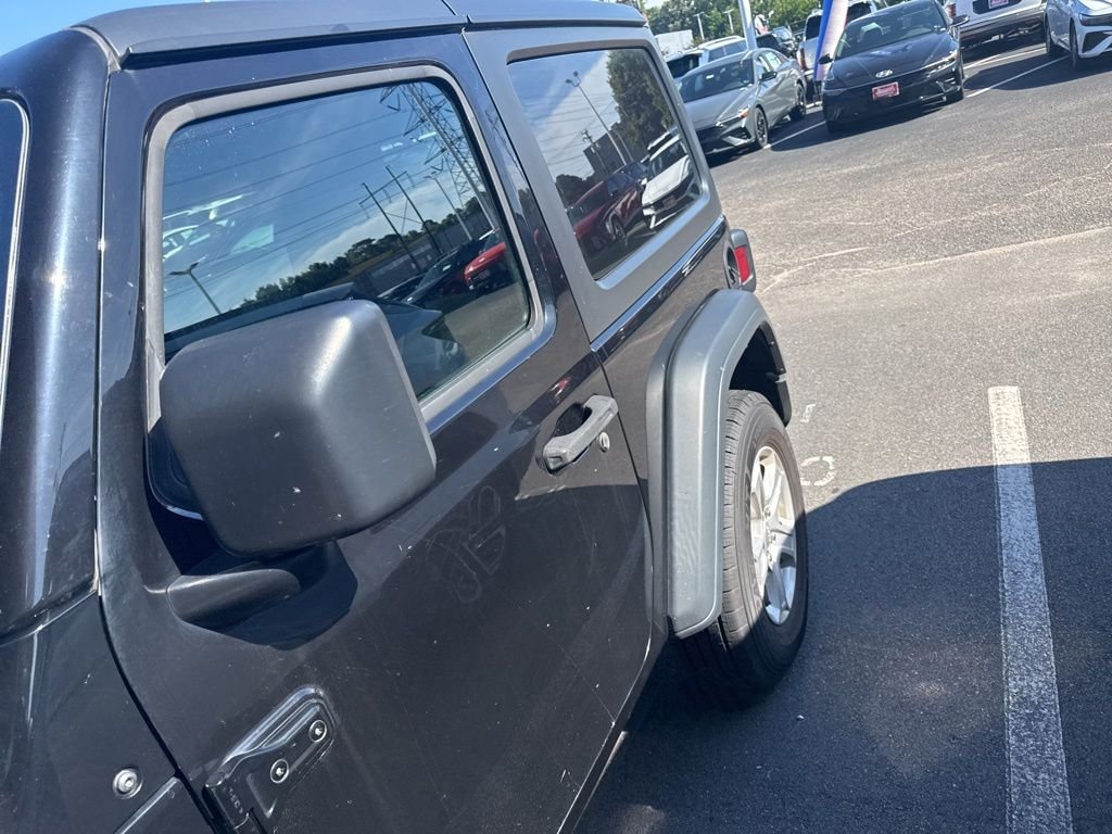 Used 2018 Black Jeep Sport S image 9