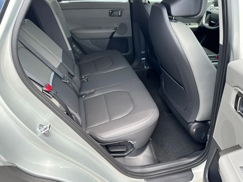 New 2027 Ivory Silver Kia EX image 15