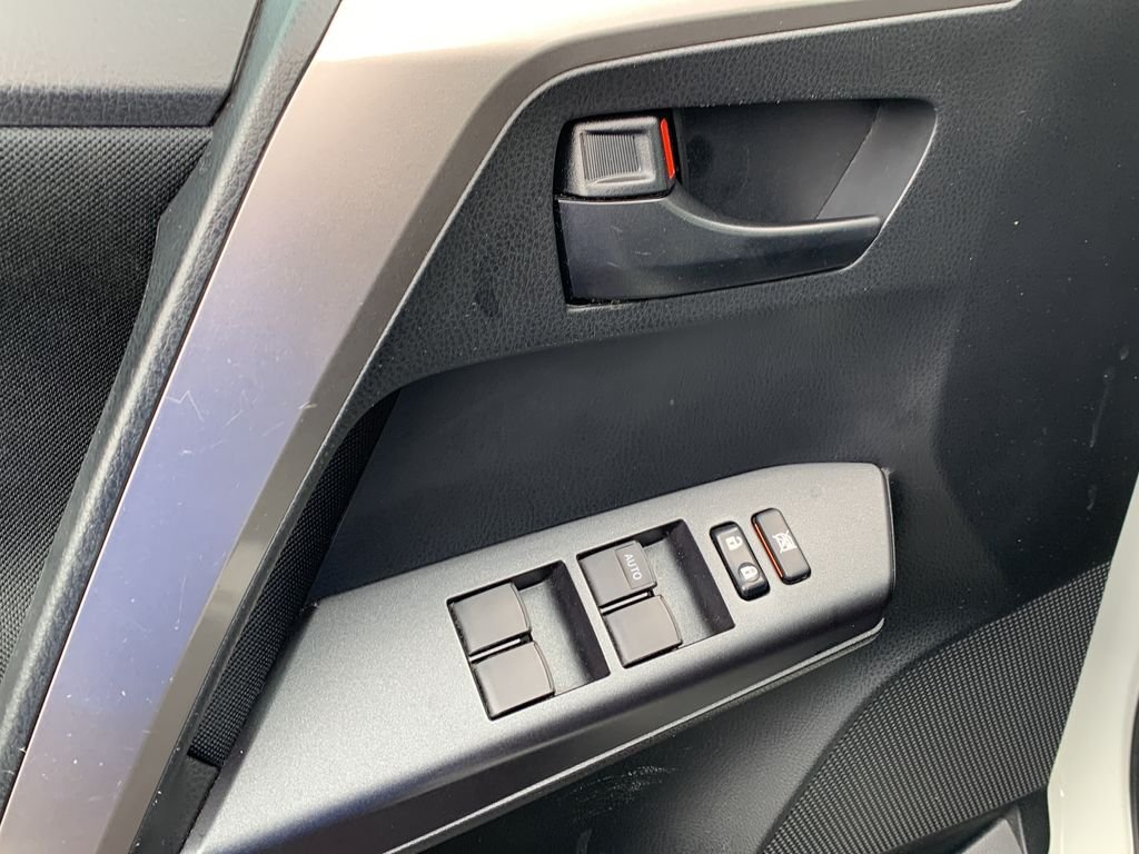 2017 Toyota RAV4 LE - Photo 12