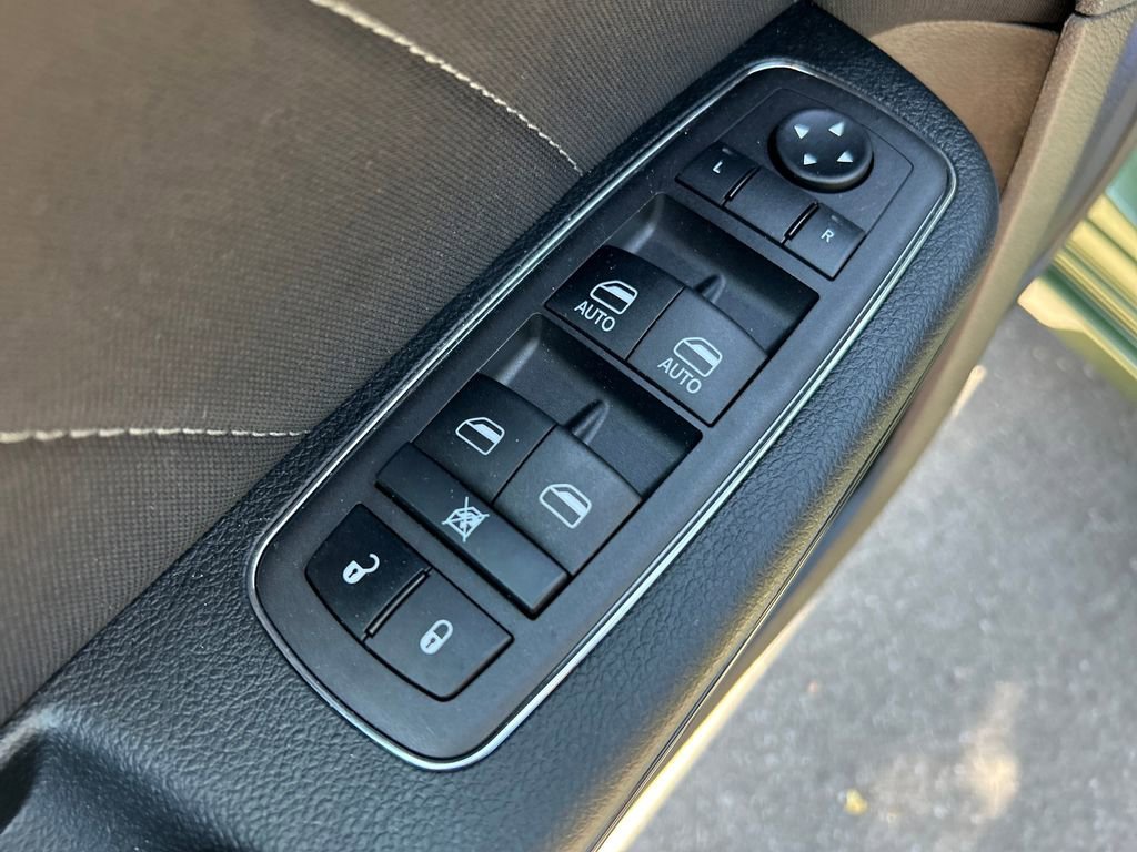 Used 2023 Green Dodge SXT AWD image 27