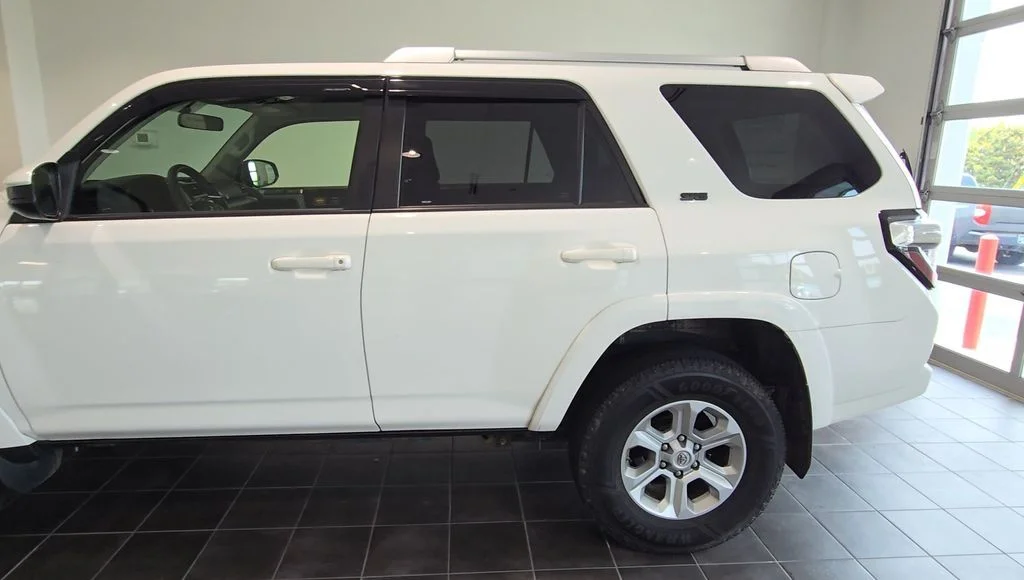 Used 2018 White Toyota SR5 image 1