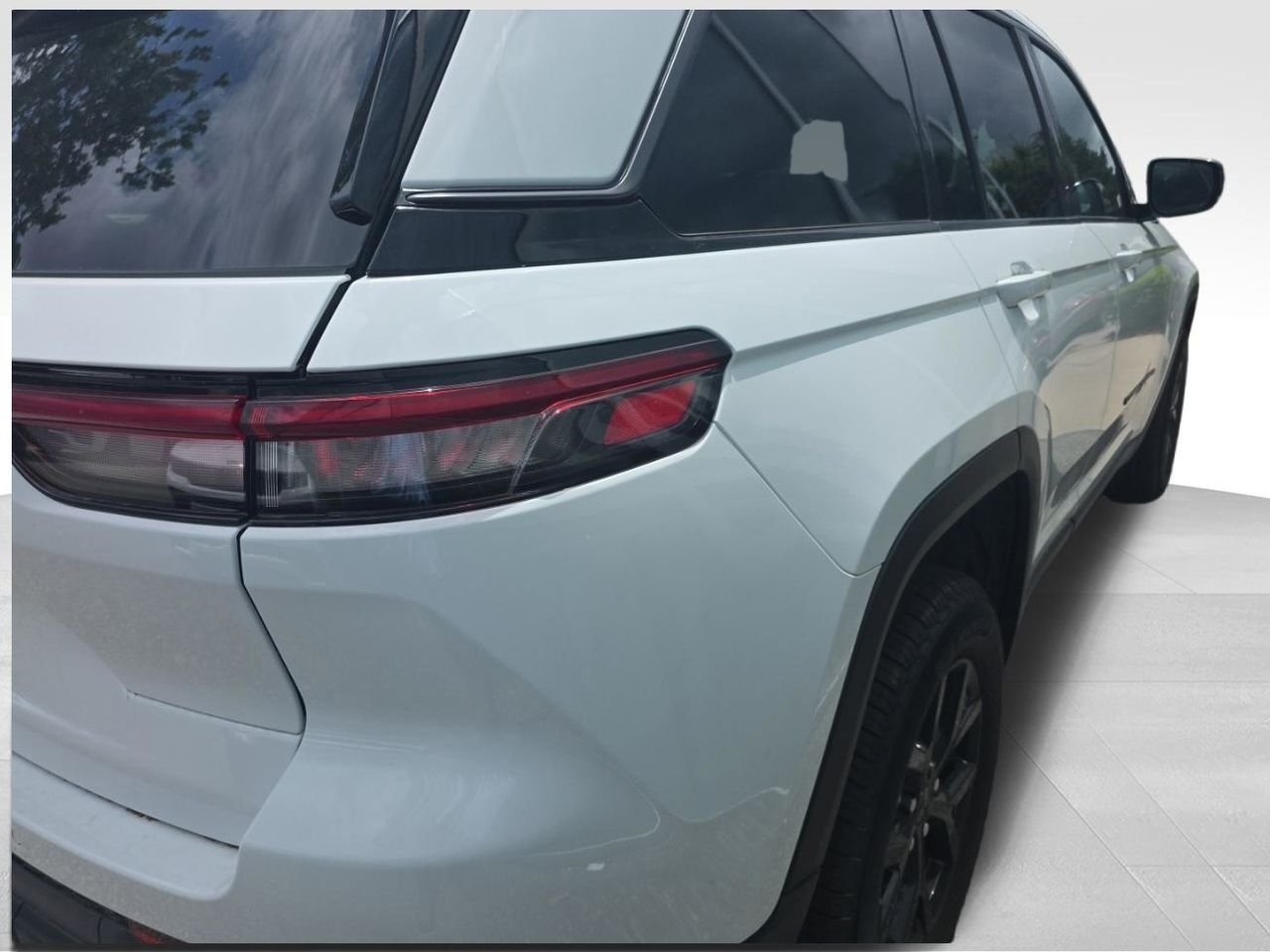 New 2026 Bright White Clear-Coat Exterior Paint Jeep Limited image 25