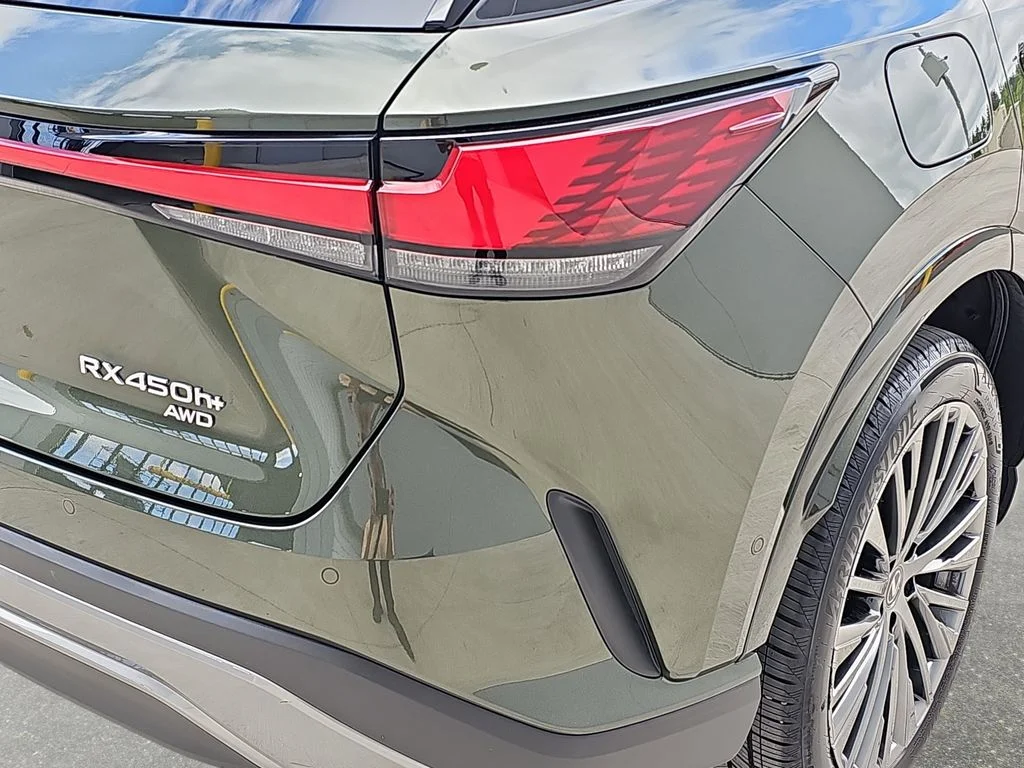 Used 2025 Green Lexus 450h+ Luxury image 34
