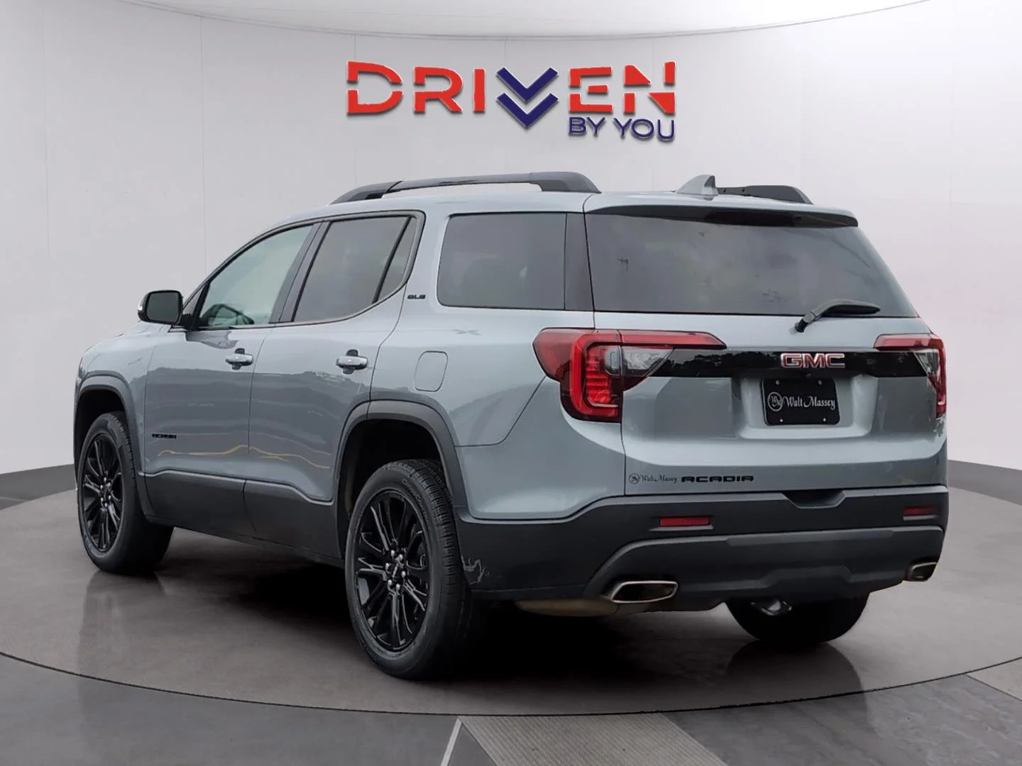 Used 2023 Sterling Metallic GMC SLE image 3