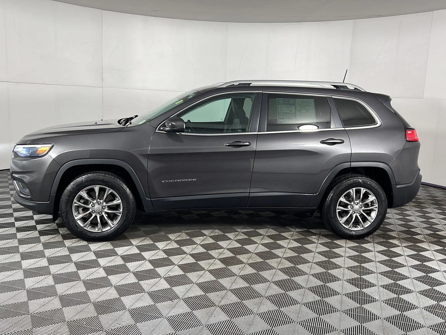 Used 2021 Gy Jeep Latitude Plus image 13