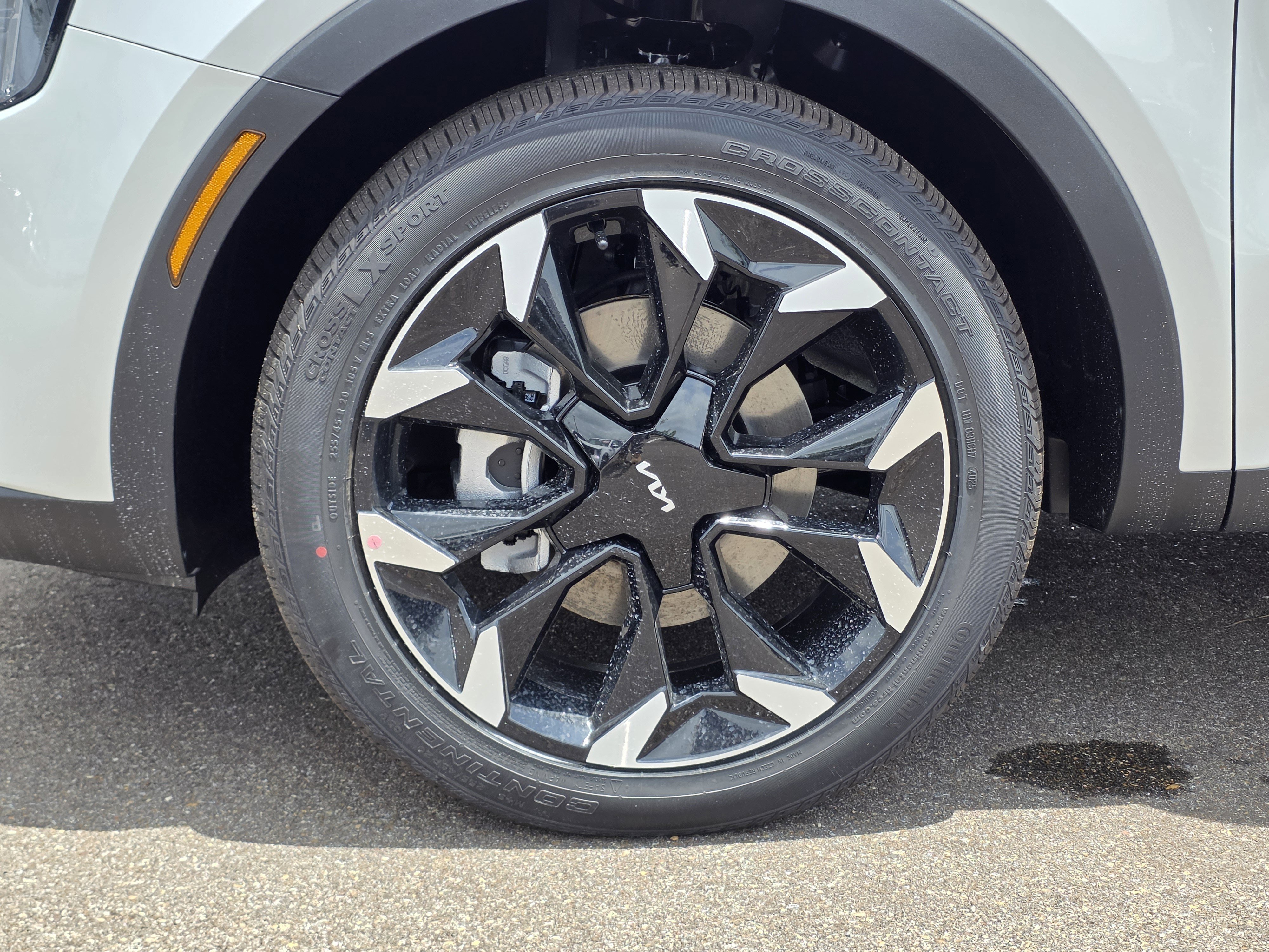 New 2026 Ivory Silver Kia EX image 25