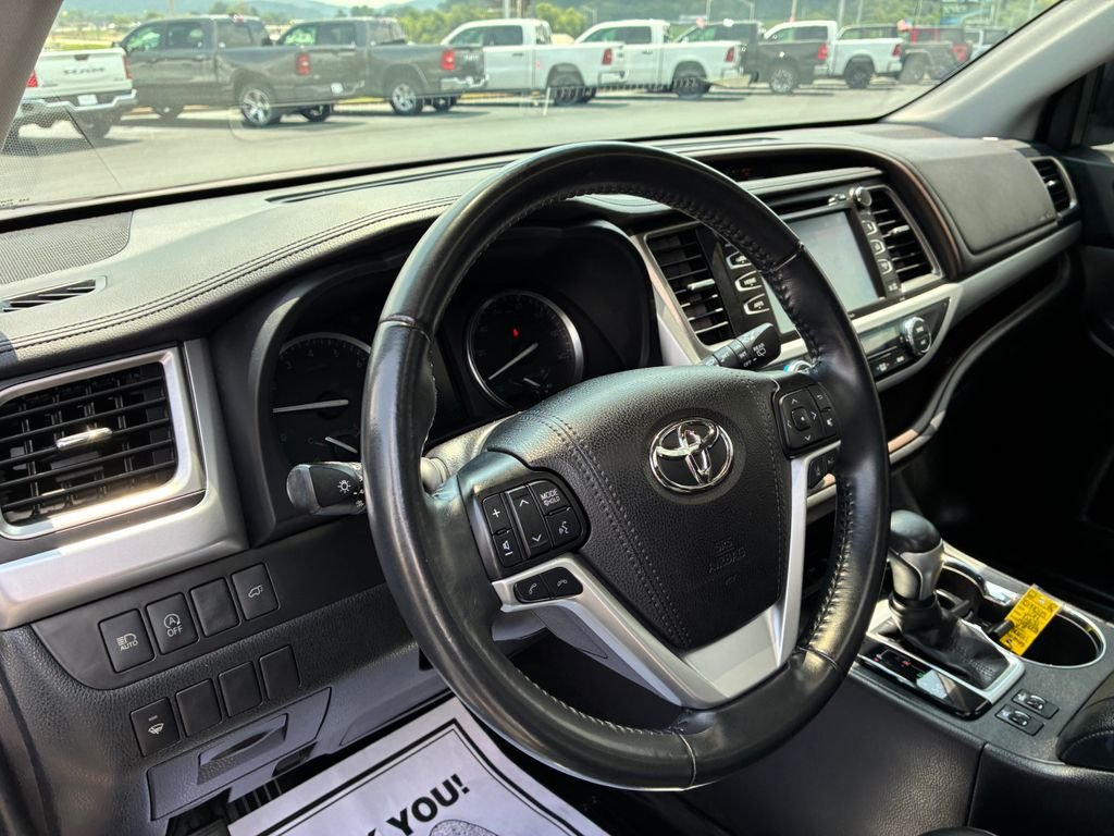 Used 2019 Red Toyota XLE image 11