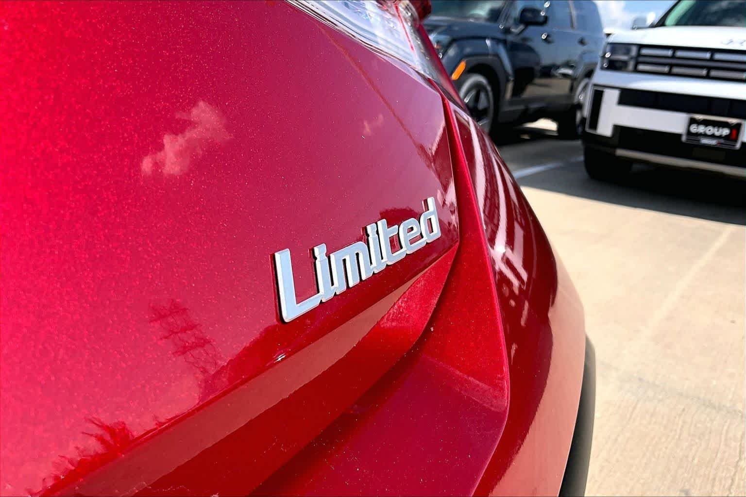 2025 Hyundai Elantra Limited - Photo 10