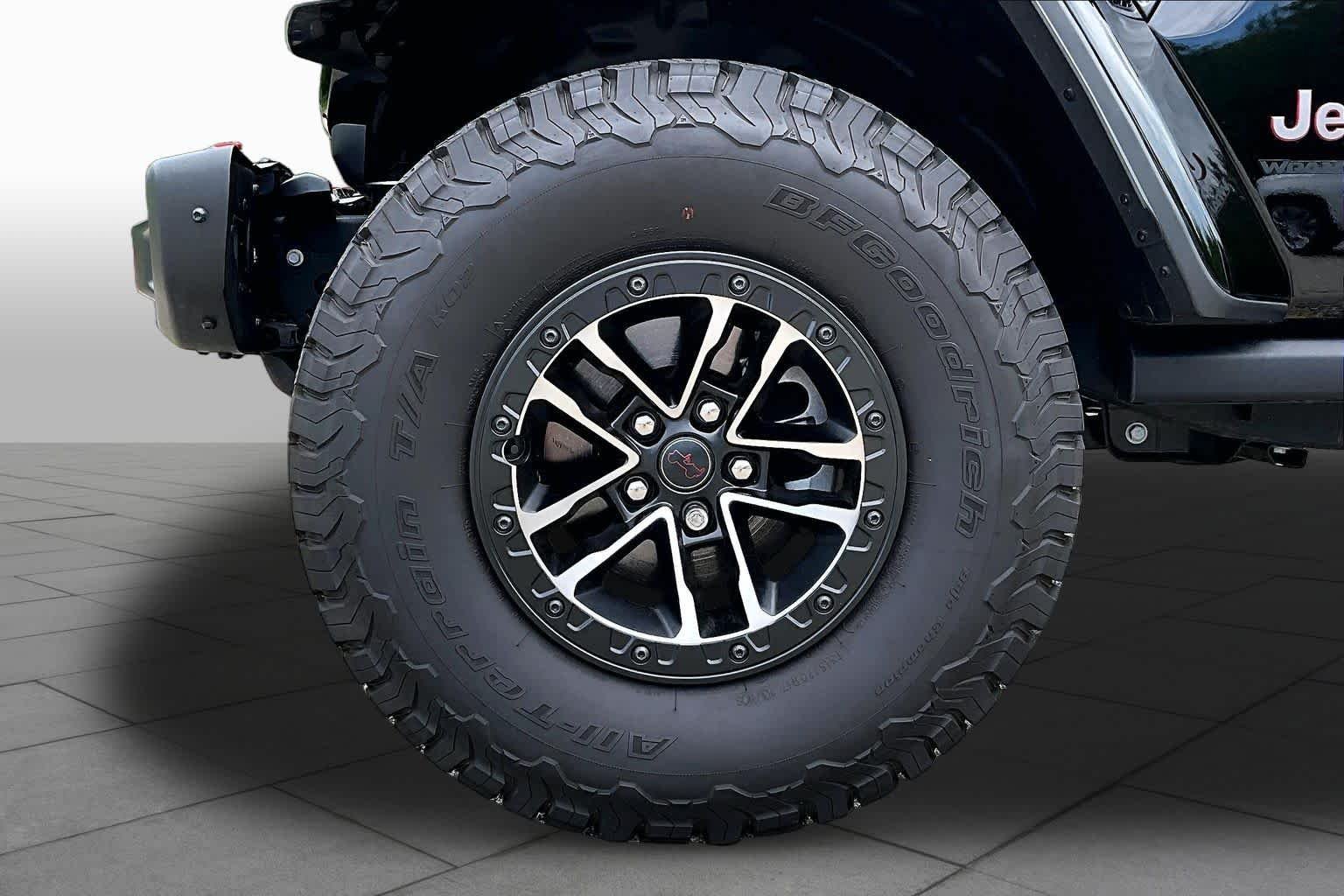 Used 2025 Black Clearcoat Jeep Rubicon X image 11