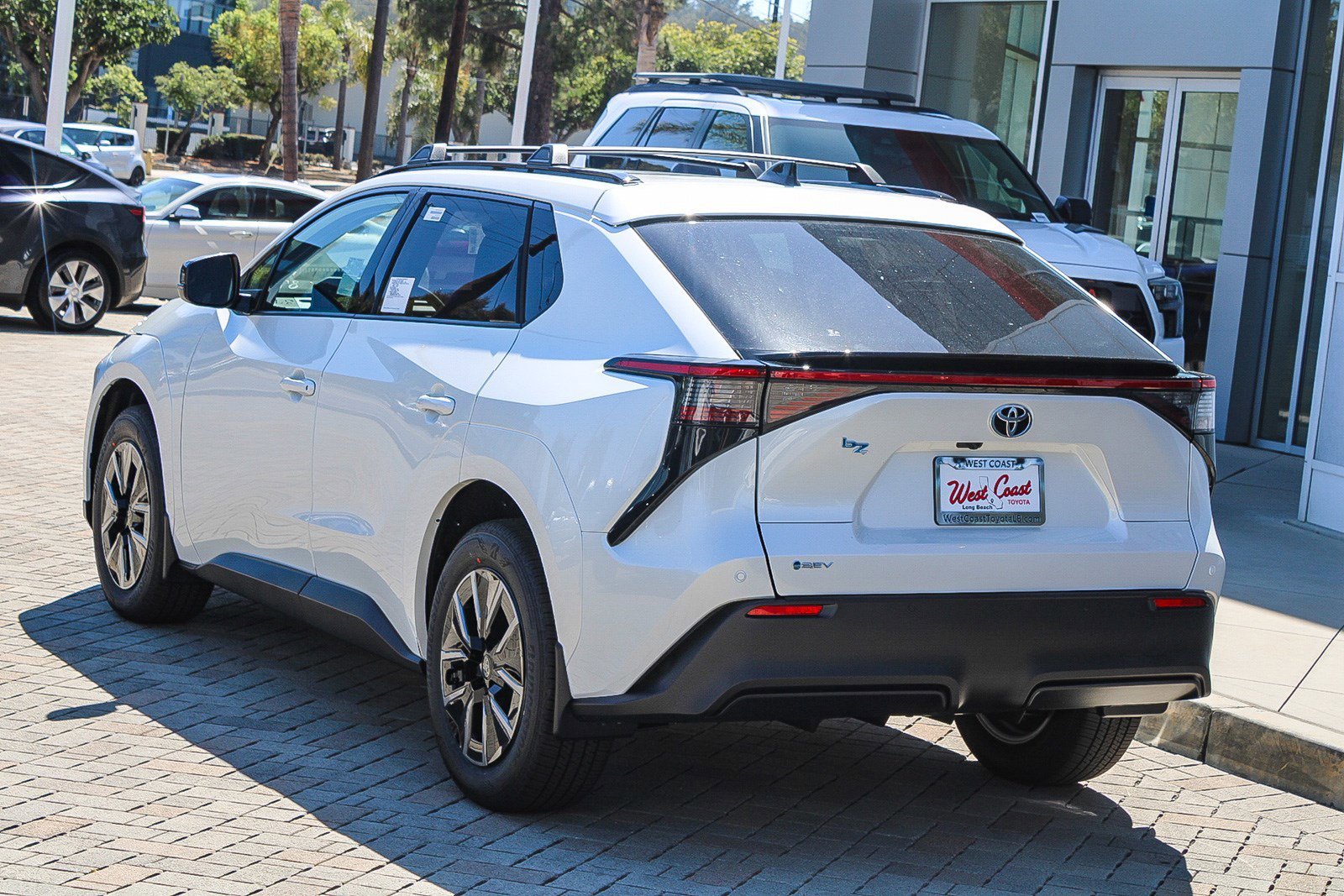 New 2026 Wind Chill Pearl <sup>1</sup> Toyota  XLE image 8