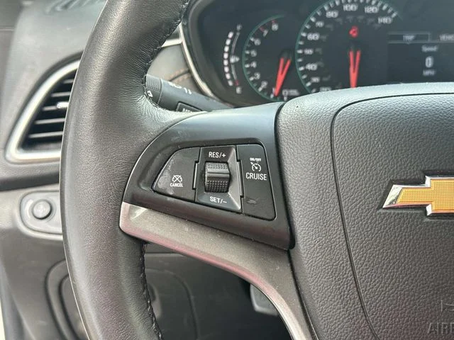 Used 2022 Summit White Chevrolet LT image 40