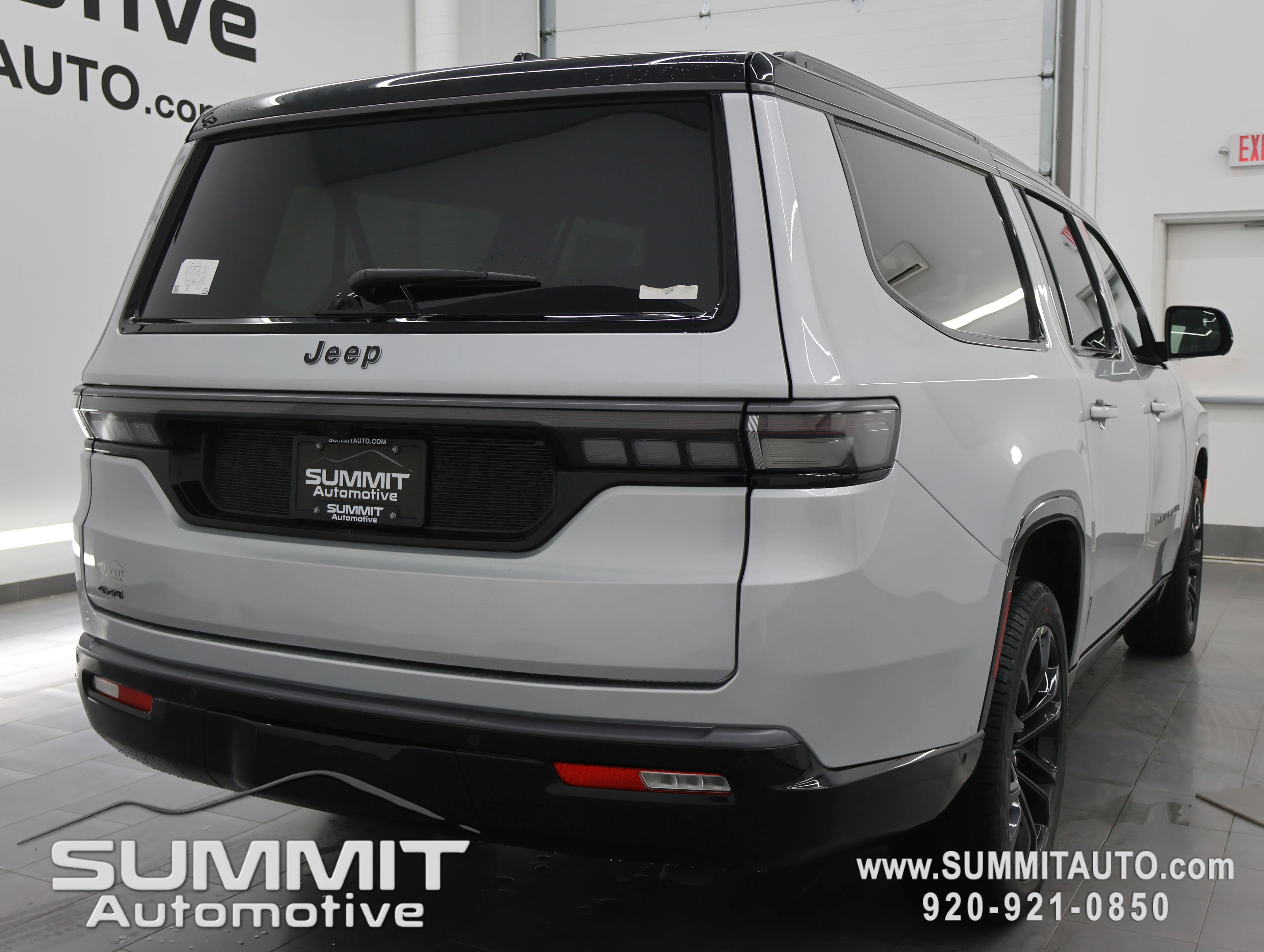 New 2026 Silver-Zynith Exterior Paint Jeep Summit Obsidian image 4